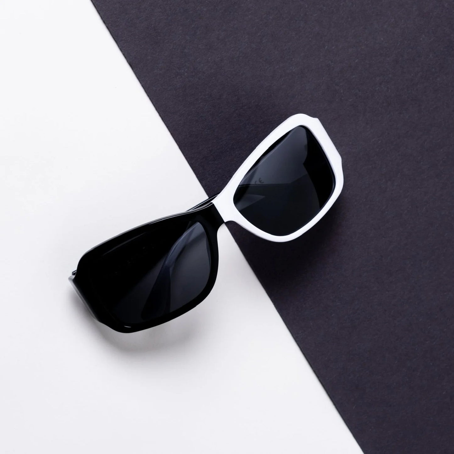 INDY Maui Sunglasses in Black + White